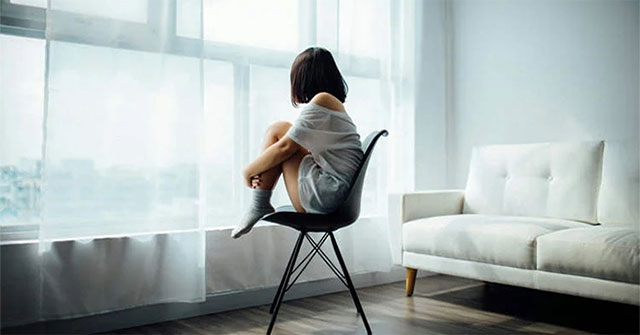 Cuộc Sống Đầy Bi kịch Của Cô Gái 18 Tuổi Bị Bệnh Luyến Ái Não Tại Trung Quốc