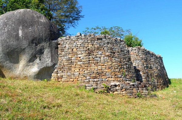 Đại Zimbabwe từng có sự trao đổi Bí ẩn kinh ngạc của vương quốc đá Đại Zimbabwe