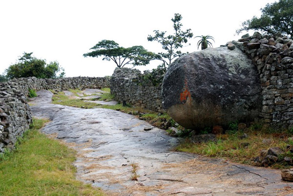 Người châu Âu phát hiện Bí ẩn kinh ngạc của vương quốc đá Đại Zimbabwe