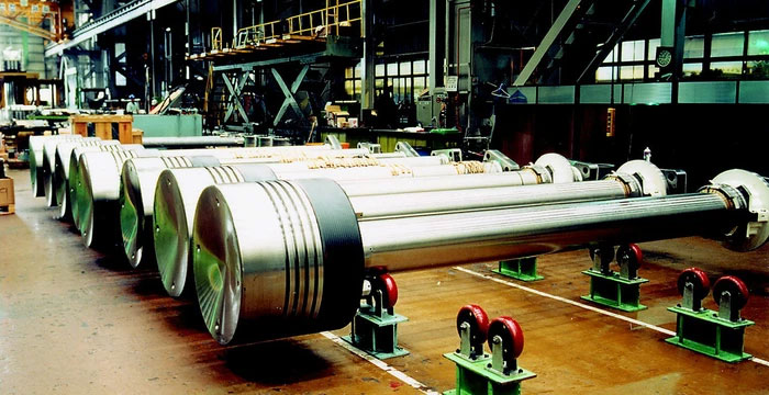 dong-co-wartsila-rt-flex96c-2 Riêng trục cam của khối động cơ này đã có trọng lượng lên tới 300 tấn.
