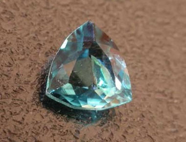 Grandidierite – 50.000 USD/0,5 Cara 10 loại đá quý hiếm nhất thế giới