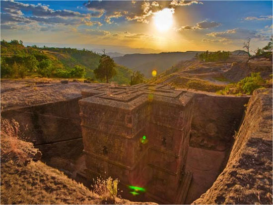 Nhà thờ đá Lalibela về hoàng hôn. Ngắm nhà thờ bí ẩn do 'thiên thần xây dựng' ở châu Phi
