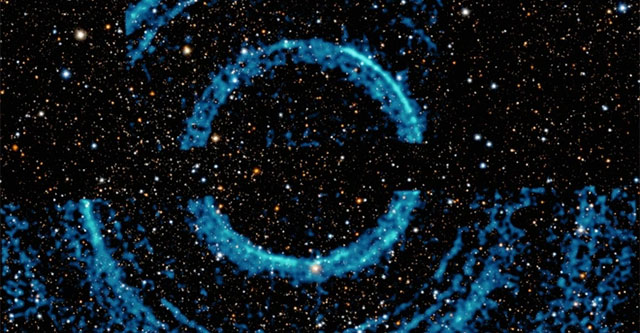Khám Phá Hố Đen Với Vòng Sáng Kỳ Lạ Qua Ống Kính NASA