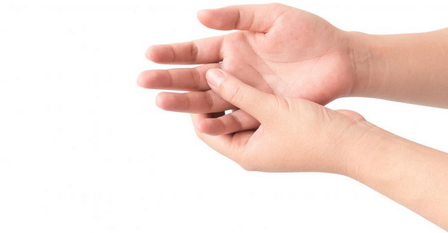 ngon-tay-but-chi Đây là một chấn thương thể thao phổ biến.