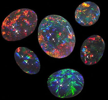 Ngọc Opal đen – 2.355 USD/Cara 10 loại đá quý hiếm nhất thế giới