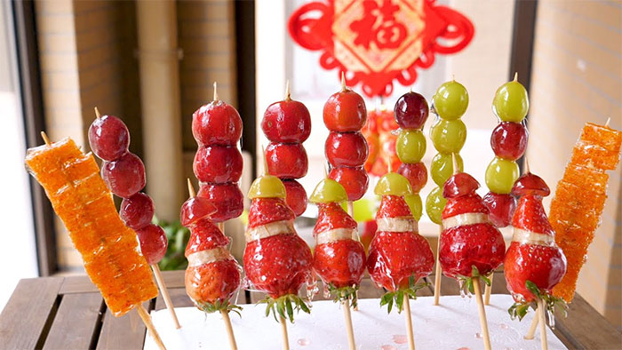 keo-ho-lo-2 Những xiên kẹo hồ lô với màu sắc bắt mắt