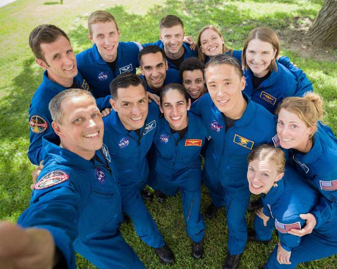 Các thành viên của Lớp phi hành gia NASA 2017.